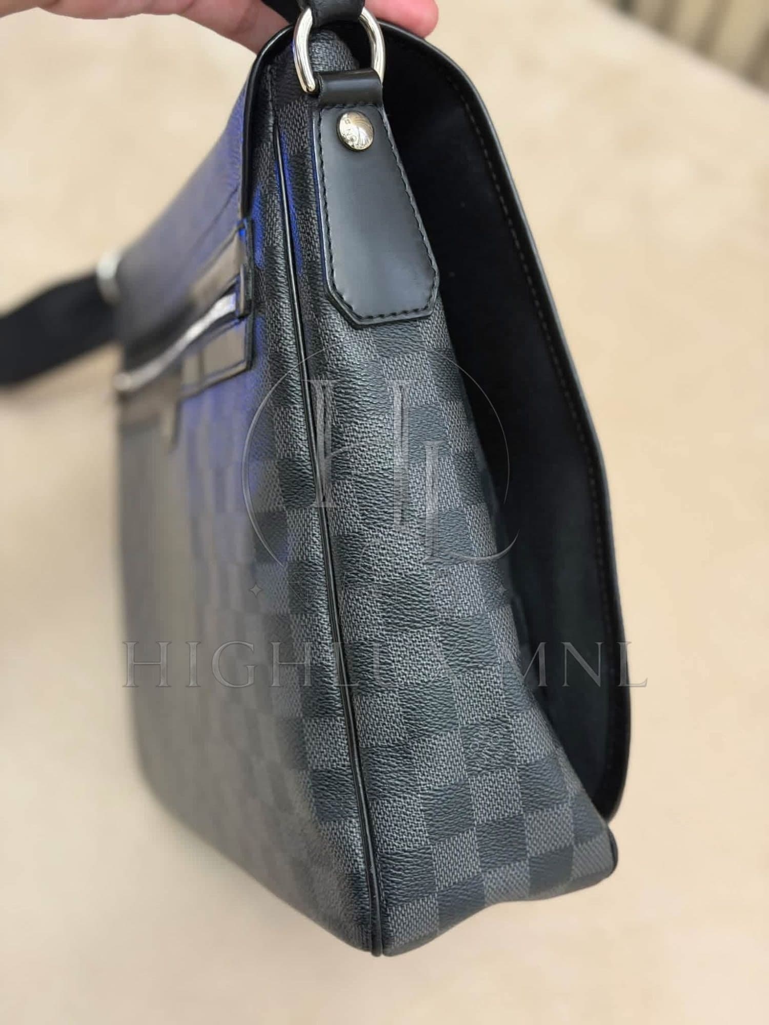 Louis Vuitton Graphite Daniel MM Messenger Bag — photo 3