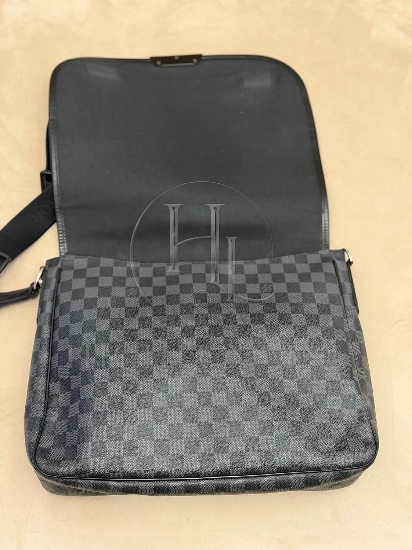 Louis Vuitton Graphite Daniel MM Messenger Bag — photo 7