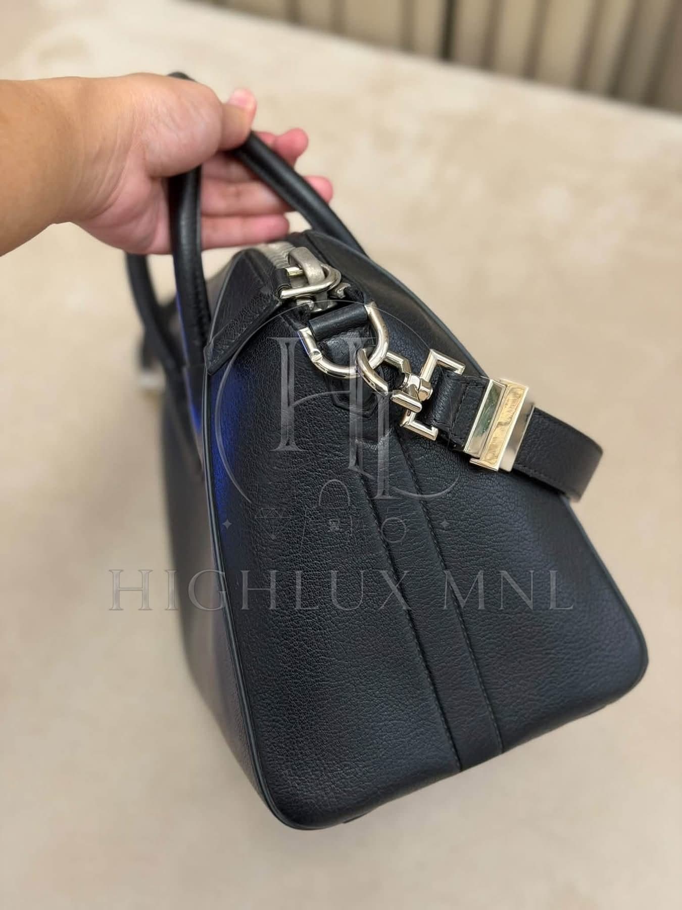 Givenchy Antigona Smooth Grained Leather Bag — photo 2