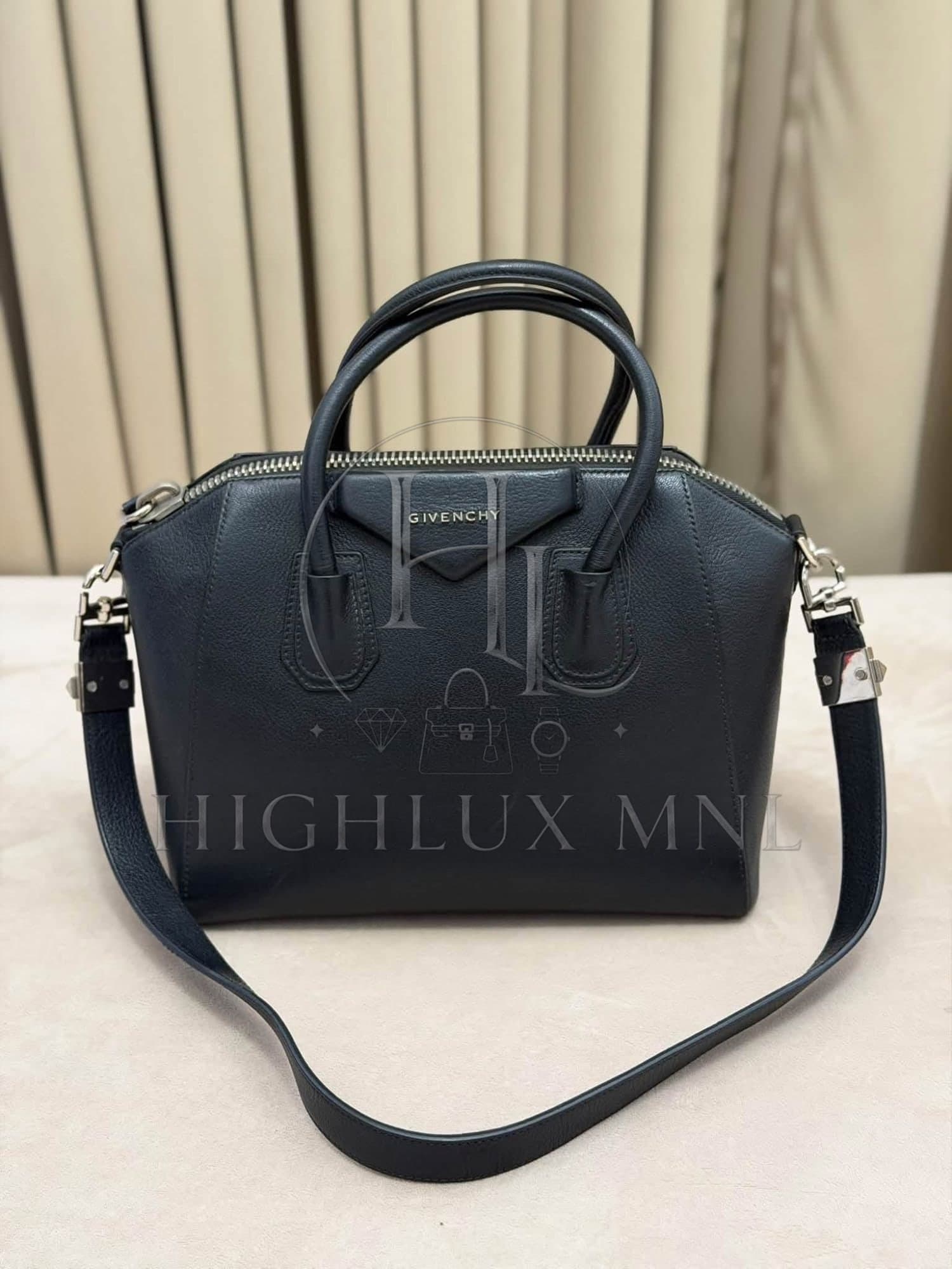 Givenchy Antigona Smooth Grained Leather Bag