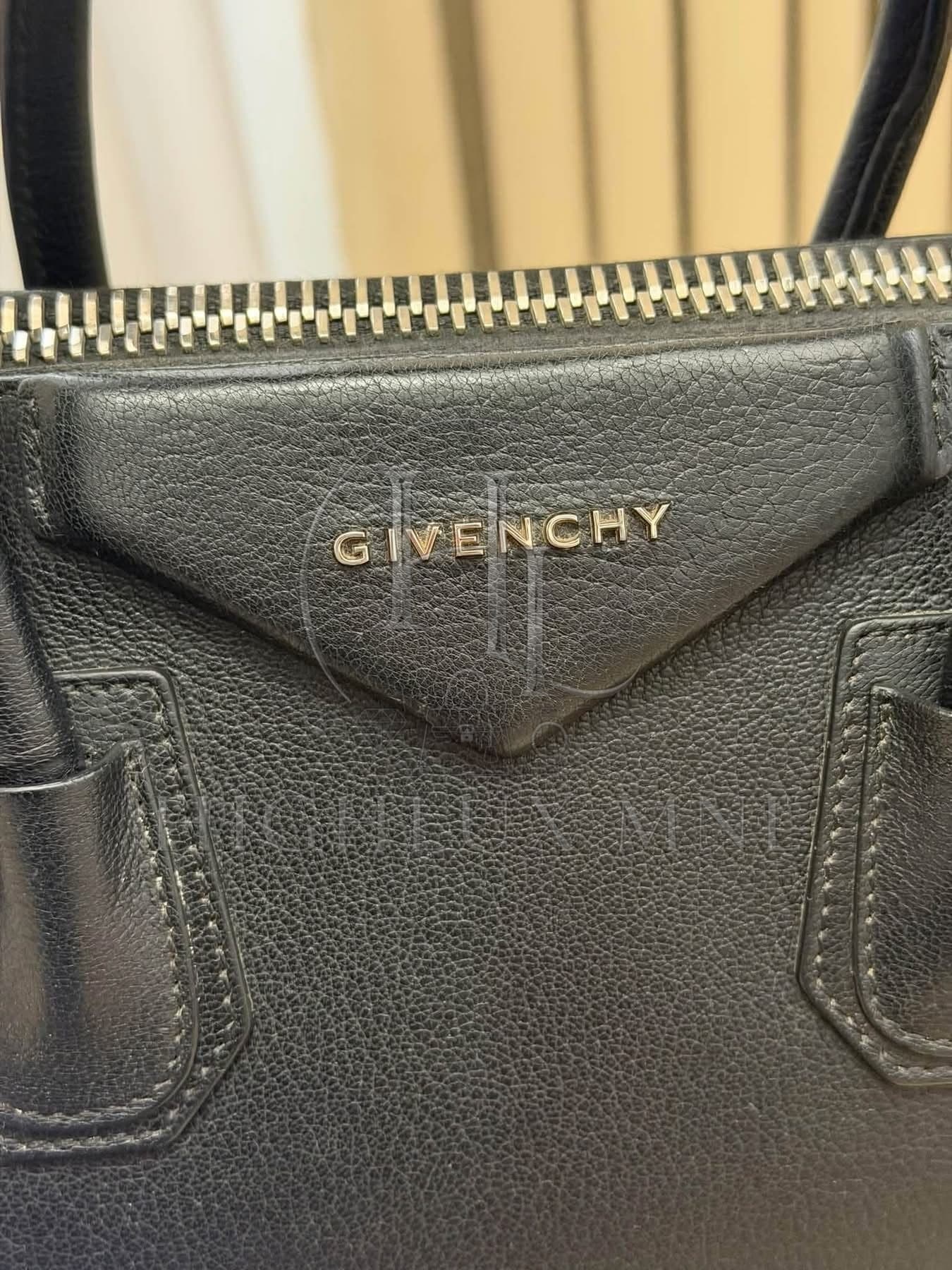 Givenchy Antigona Smooth Grained Leather Bag — photo 10