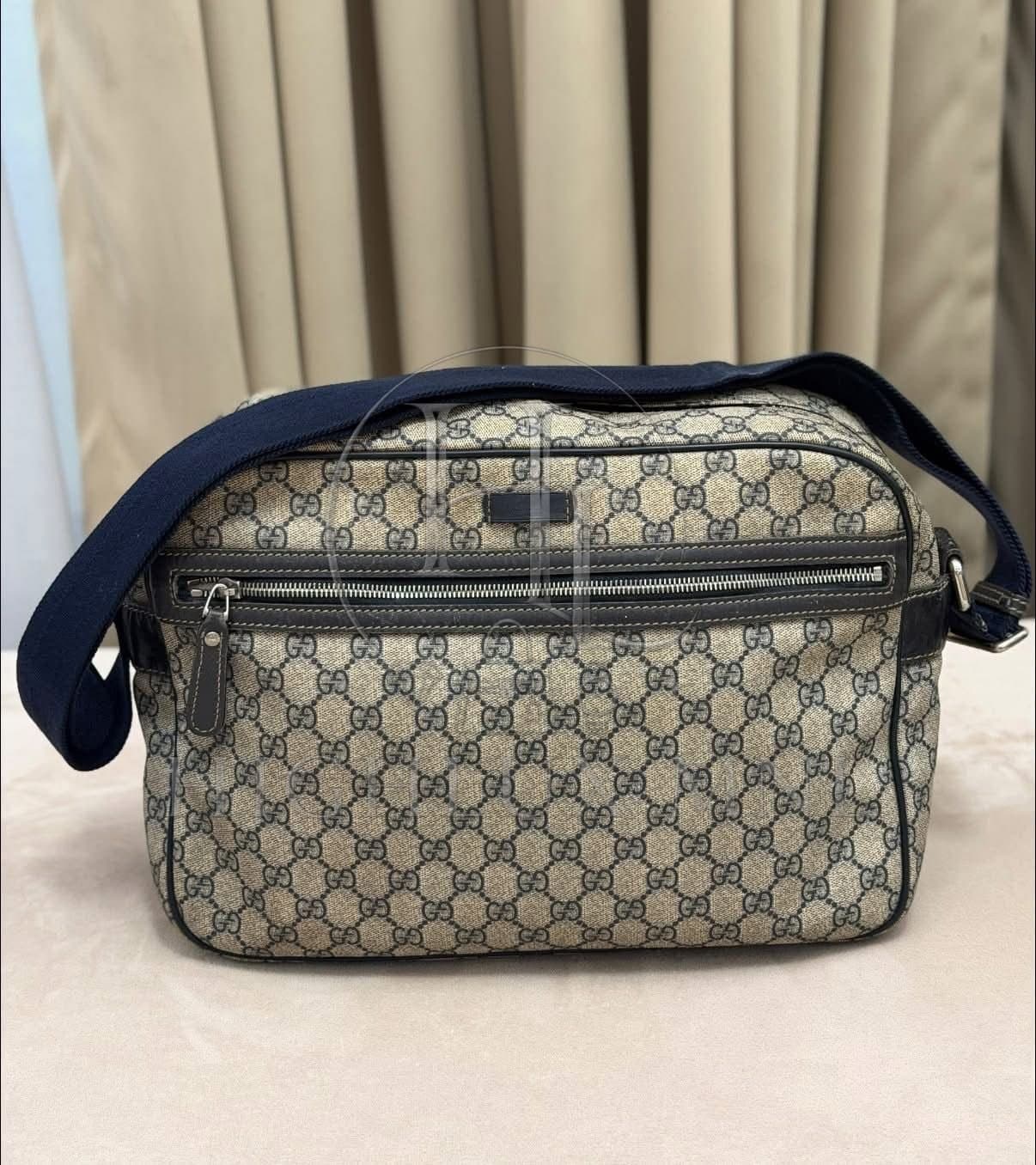 Gucci GG Supreme Reporters Bag
