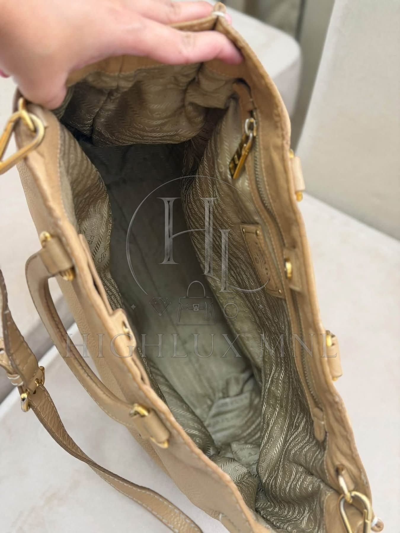 Prada Vitello Daino Shopping Bag — photo 8