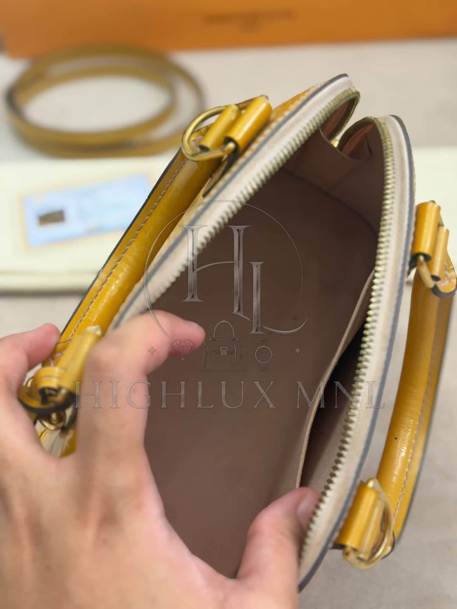 Louis Vuitton Alma BB Monogram Vernis — photo 7