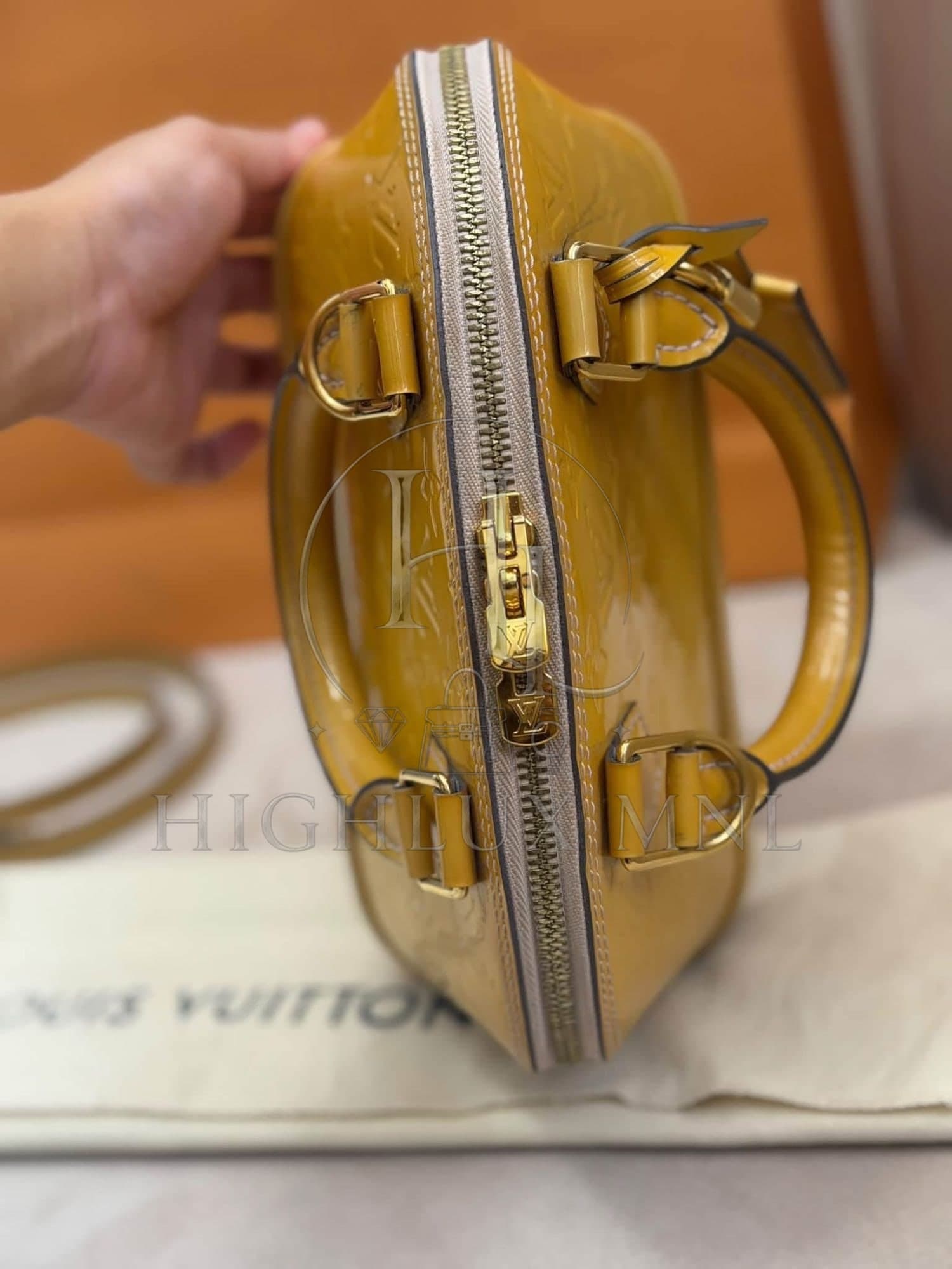 Louis Vuitton Alma BB Monogram Vernis — photo 6