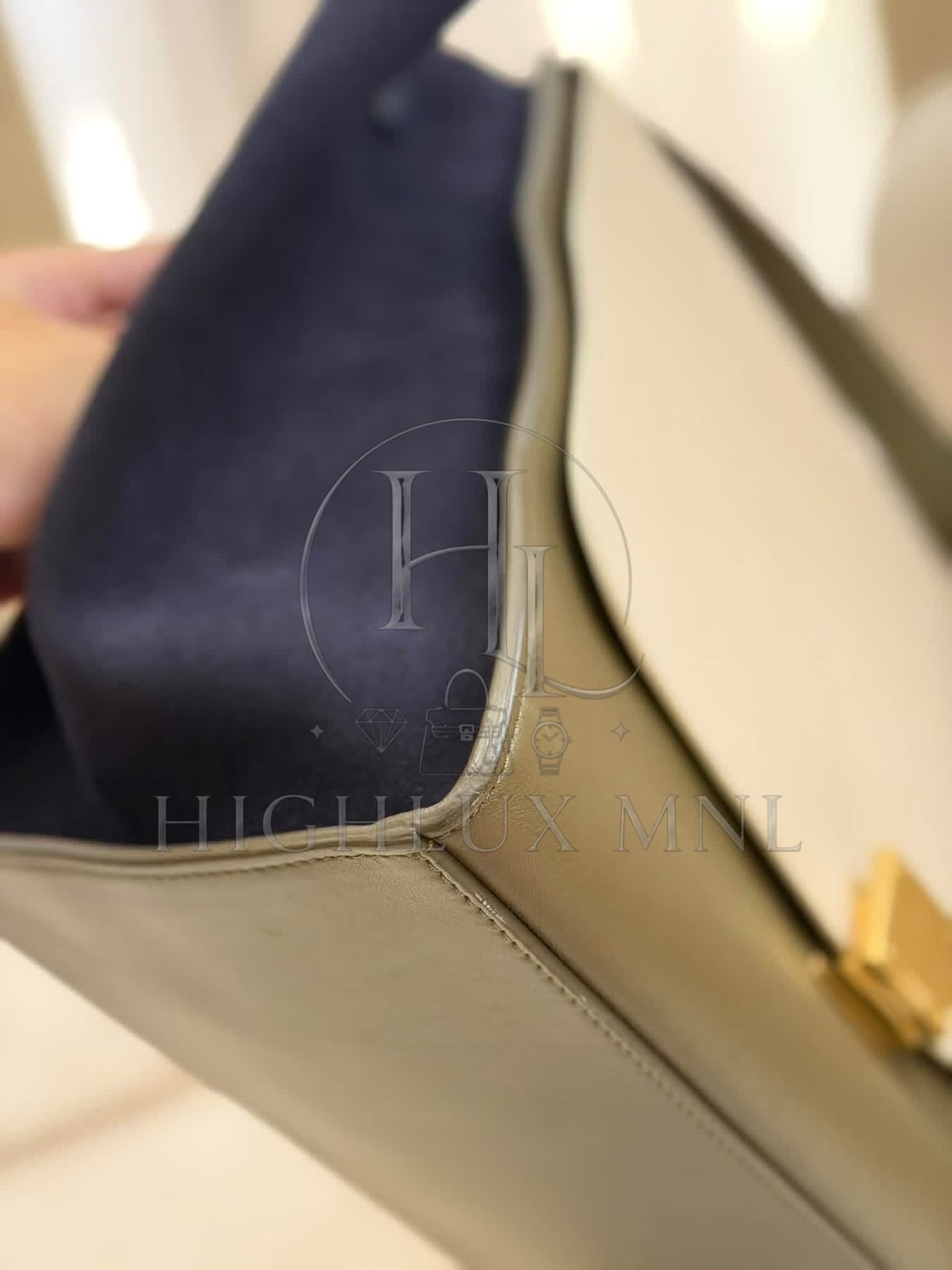 Celine Medium Trapeze Bag — photo 6