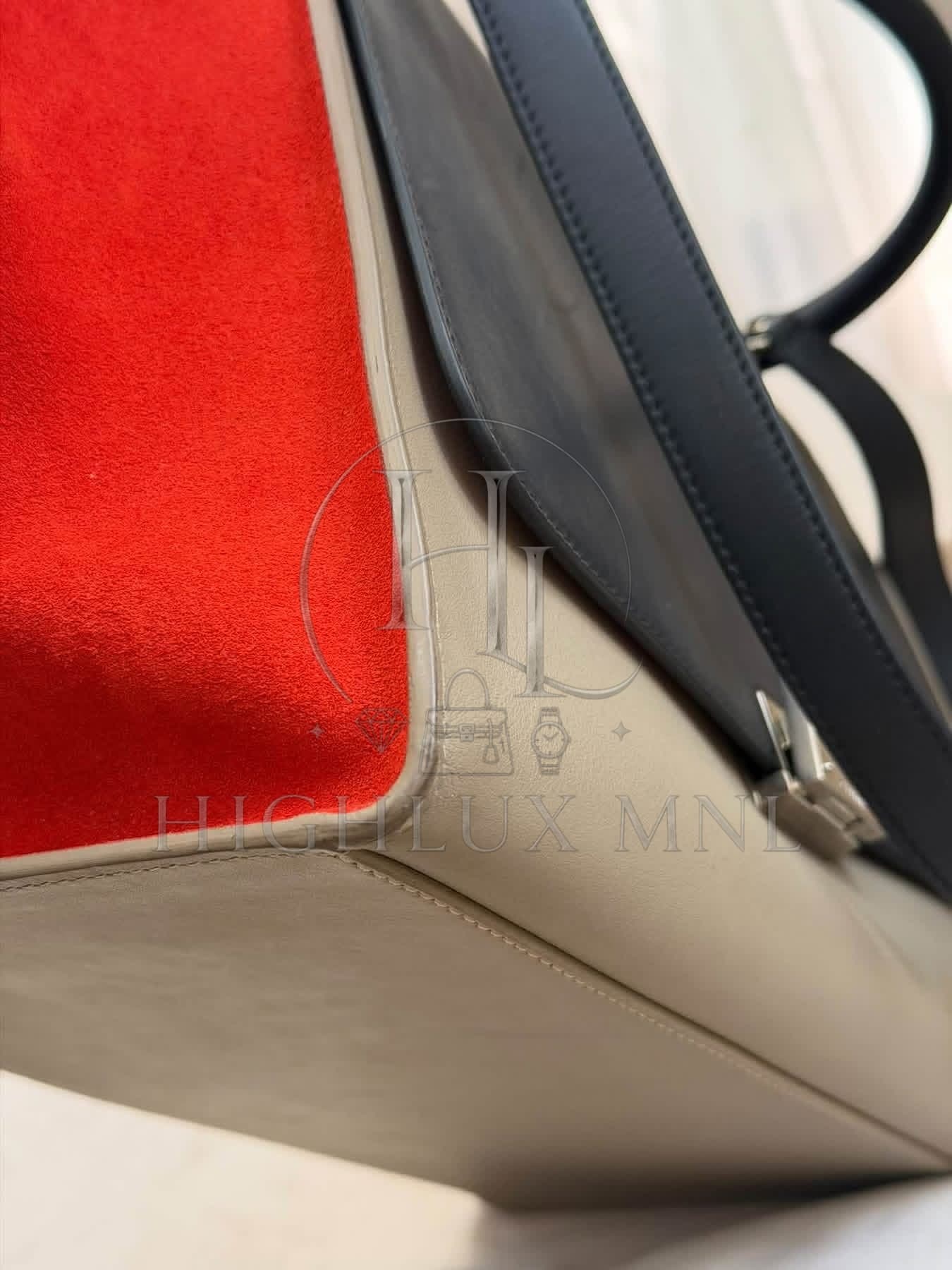 Celine Medium Trapeze Bag — photo 7