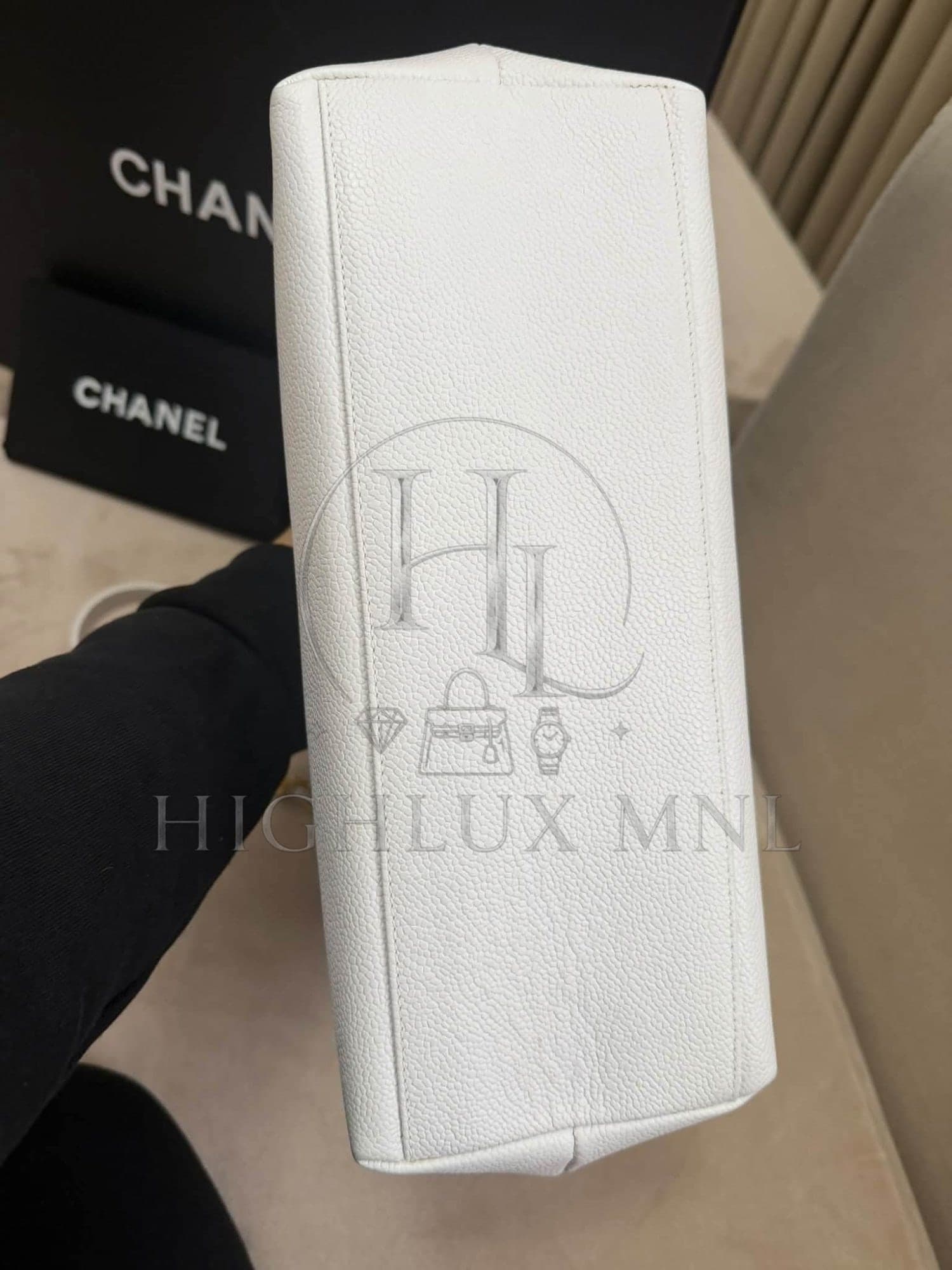 Chanel Vintage White Caviar Tote Chain Bag — photo 4