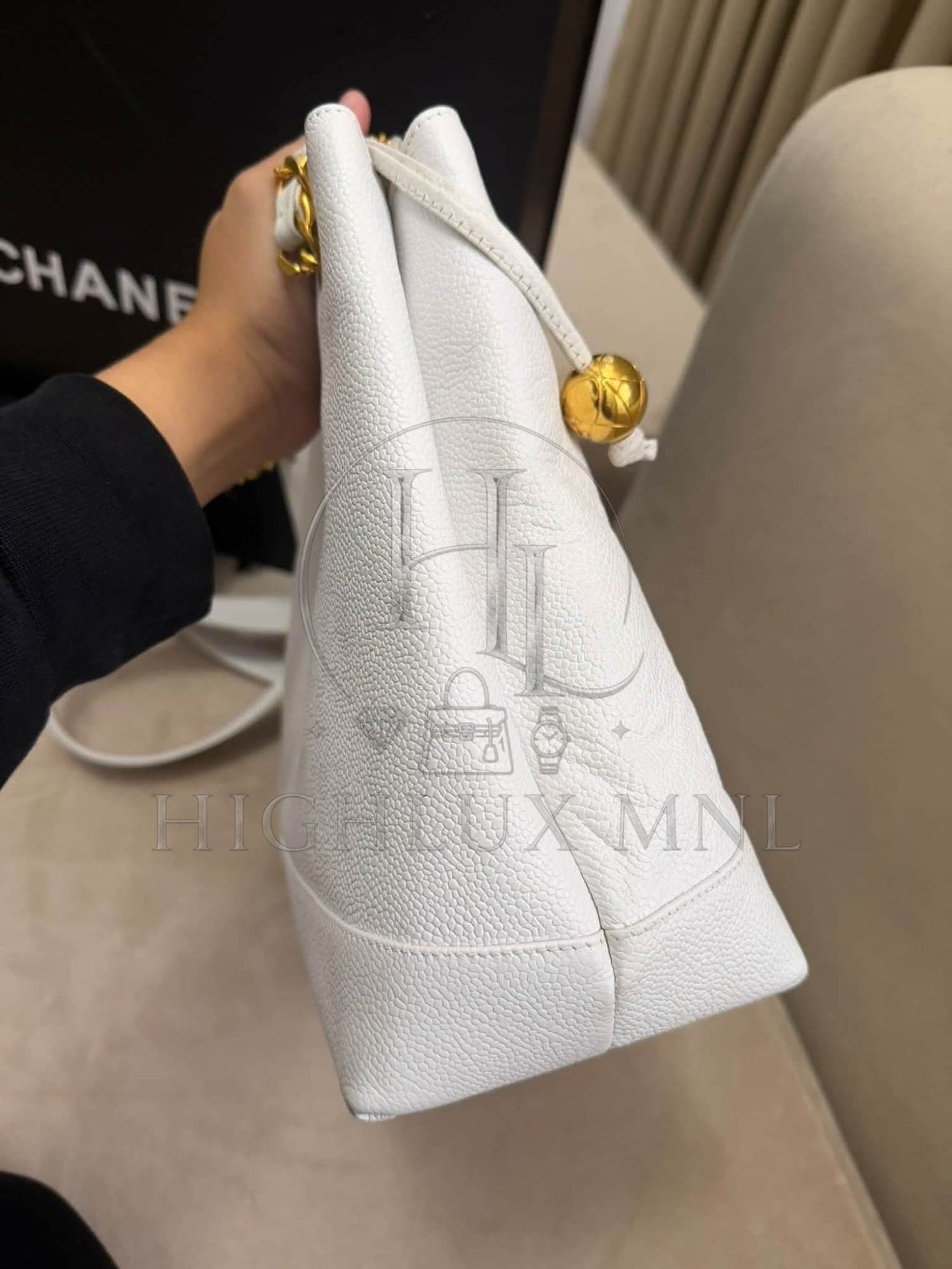 Chanel Vintage White Caviar Tote Chain Bag — photo 6