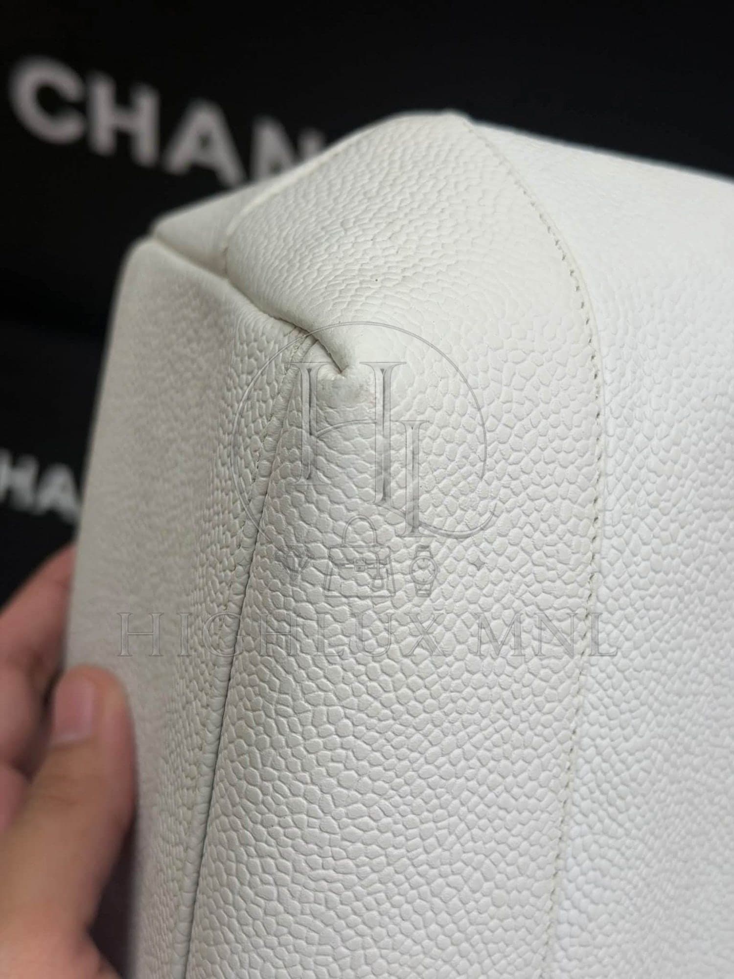 Chanel Vintage White Caviar Tote Chain Bag — photo 10