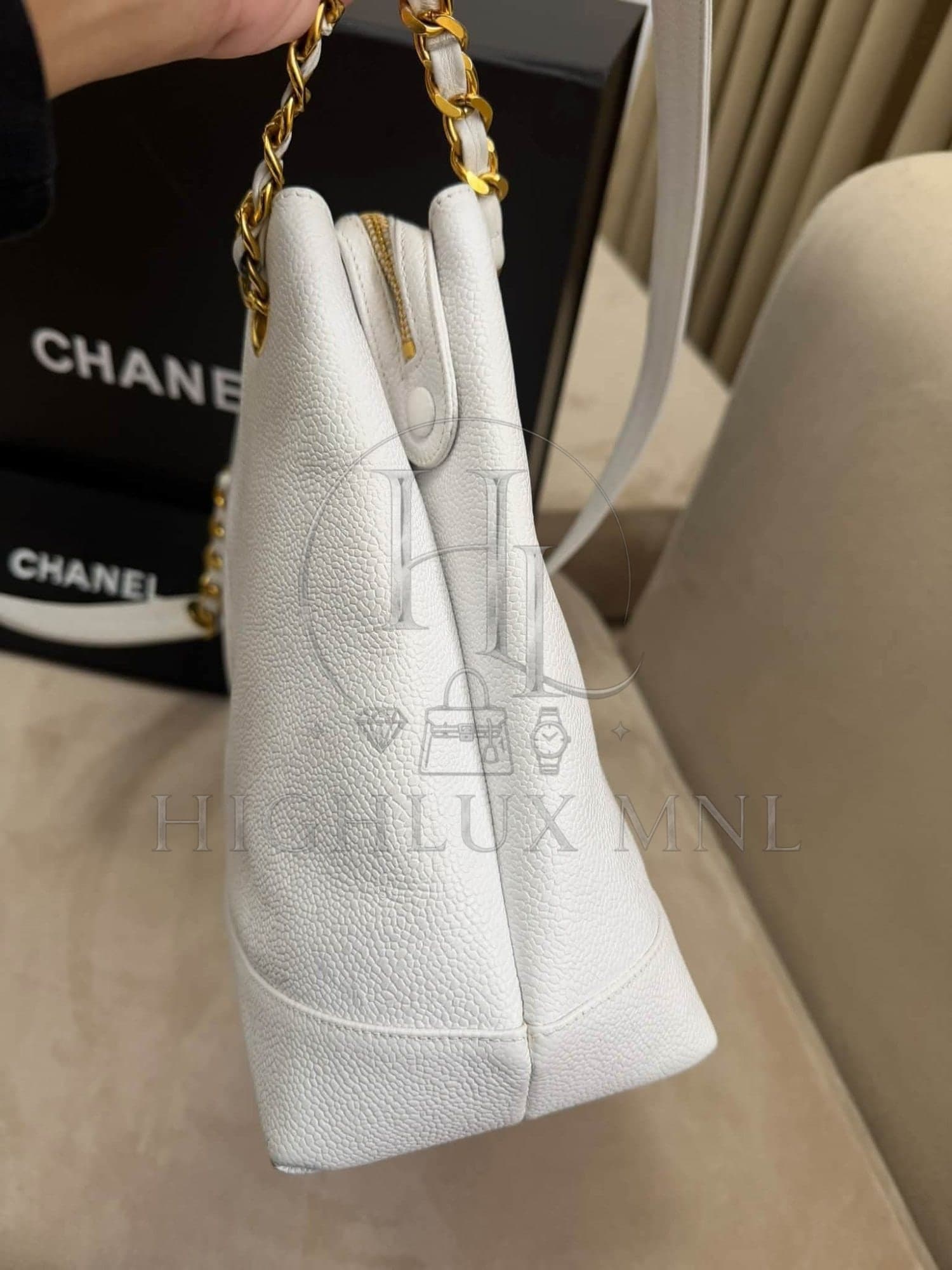 Chanel Vintage White Caviar Tote Chain Bag — photo 5