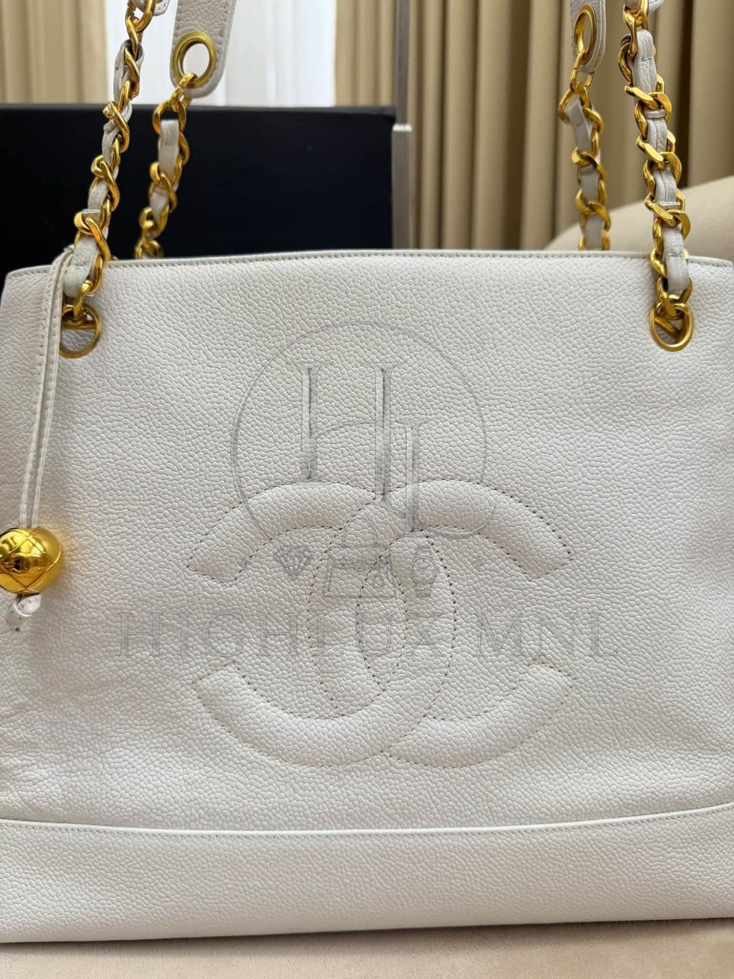 Chanel Vintage White Caviar Tote Chain Bag — photo 2