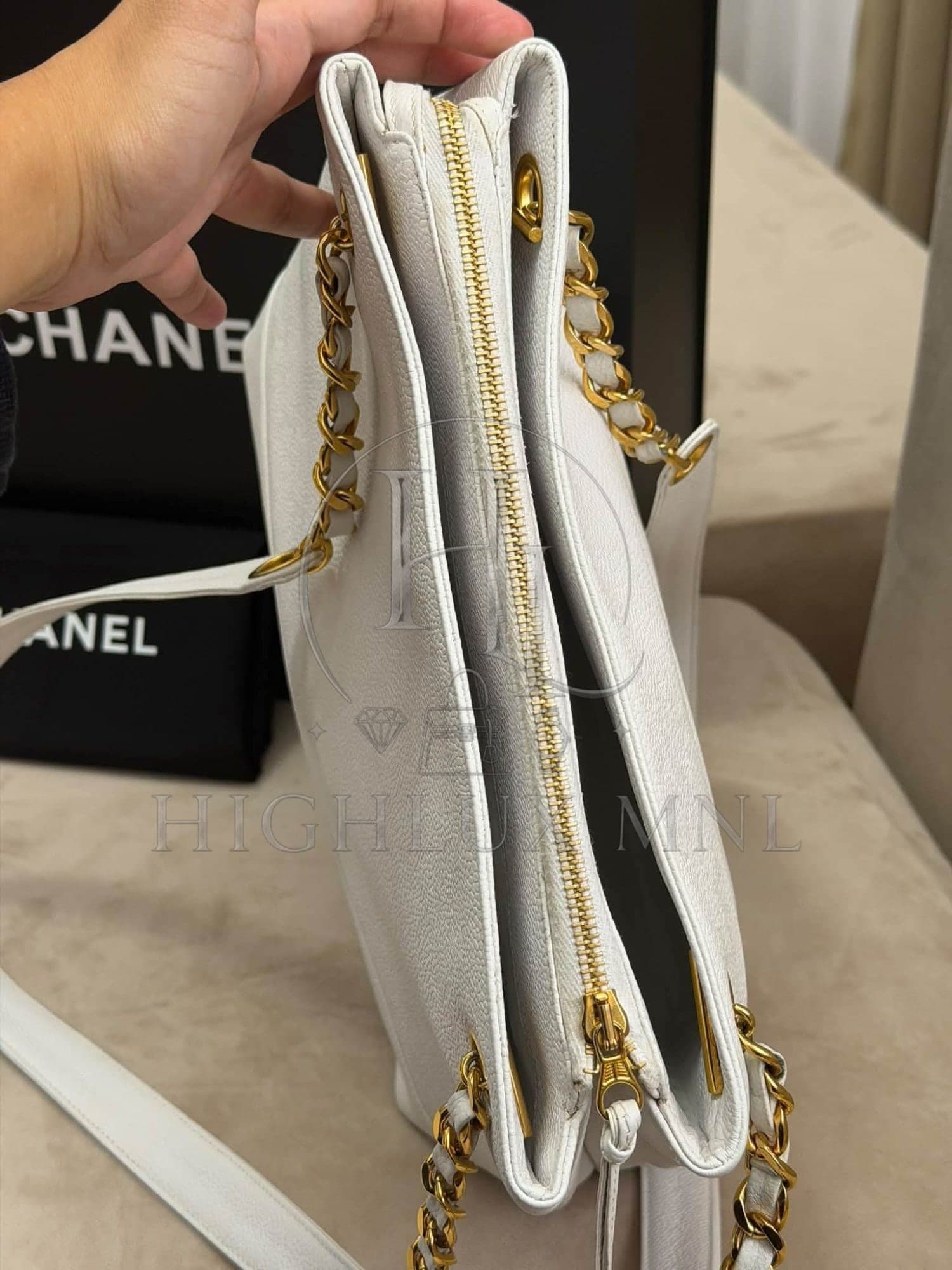 Chanel Vintage White Caviar Tote Chain Bag — photo 11