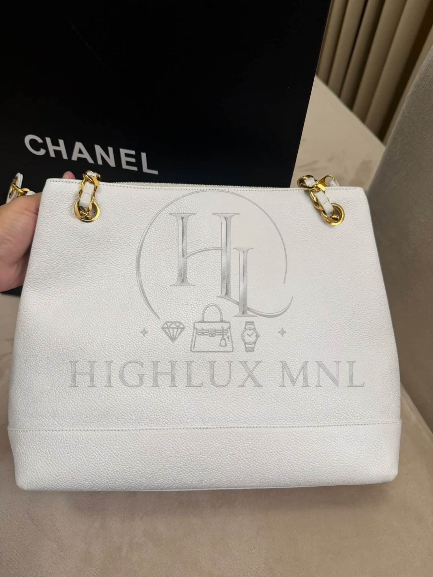 Chanel Vintage White Caviar Tote Chain Bag — photo 3
