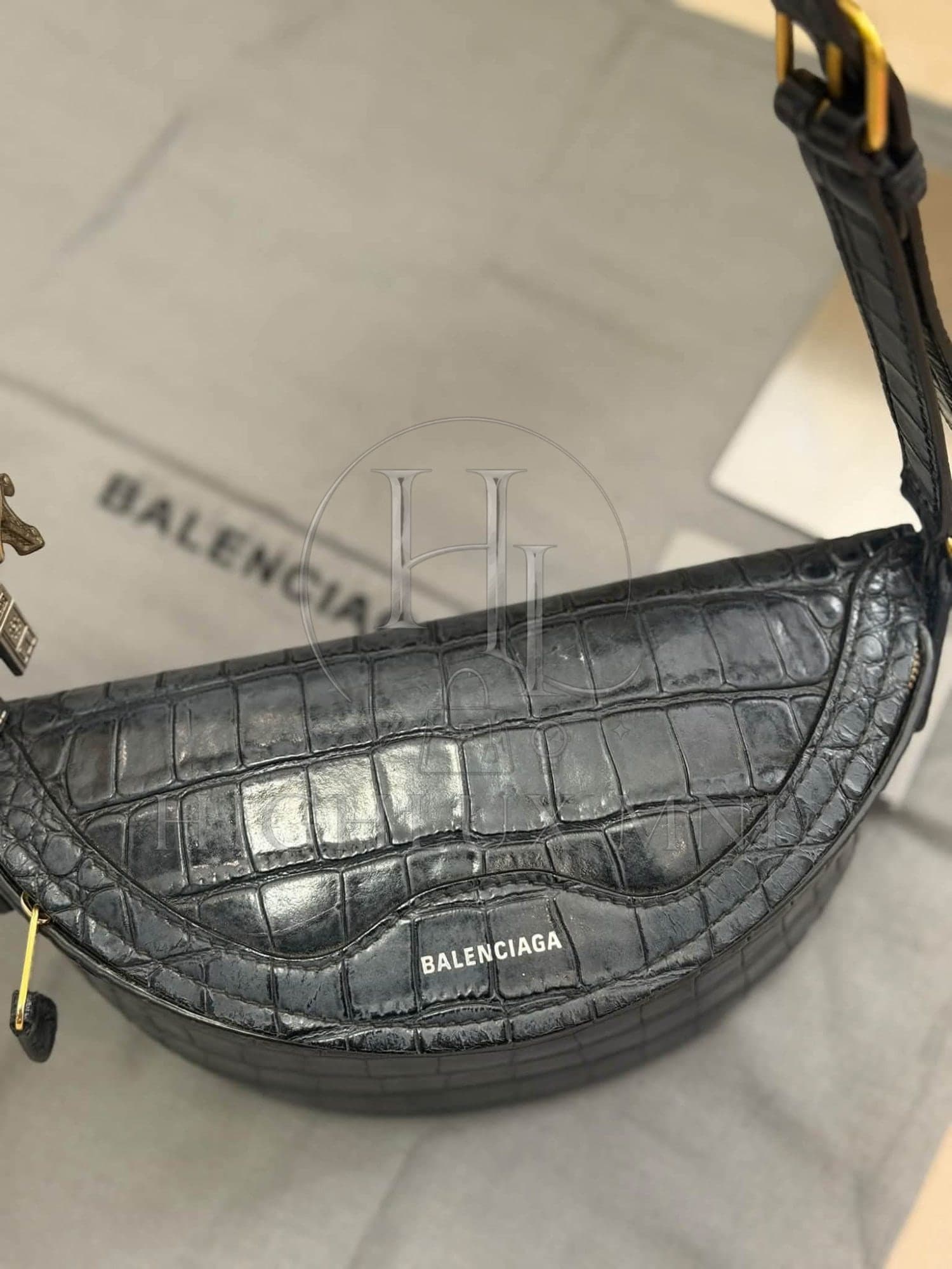 Balenciaga Souvenier Croc-Embossed — photo 9