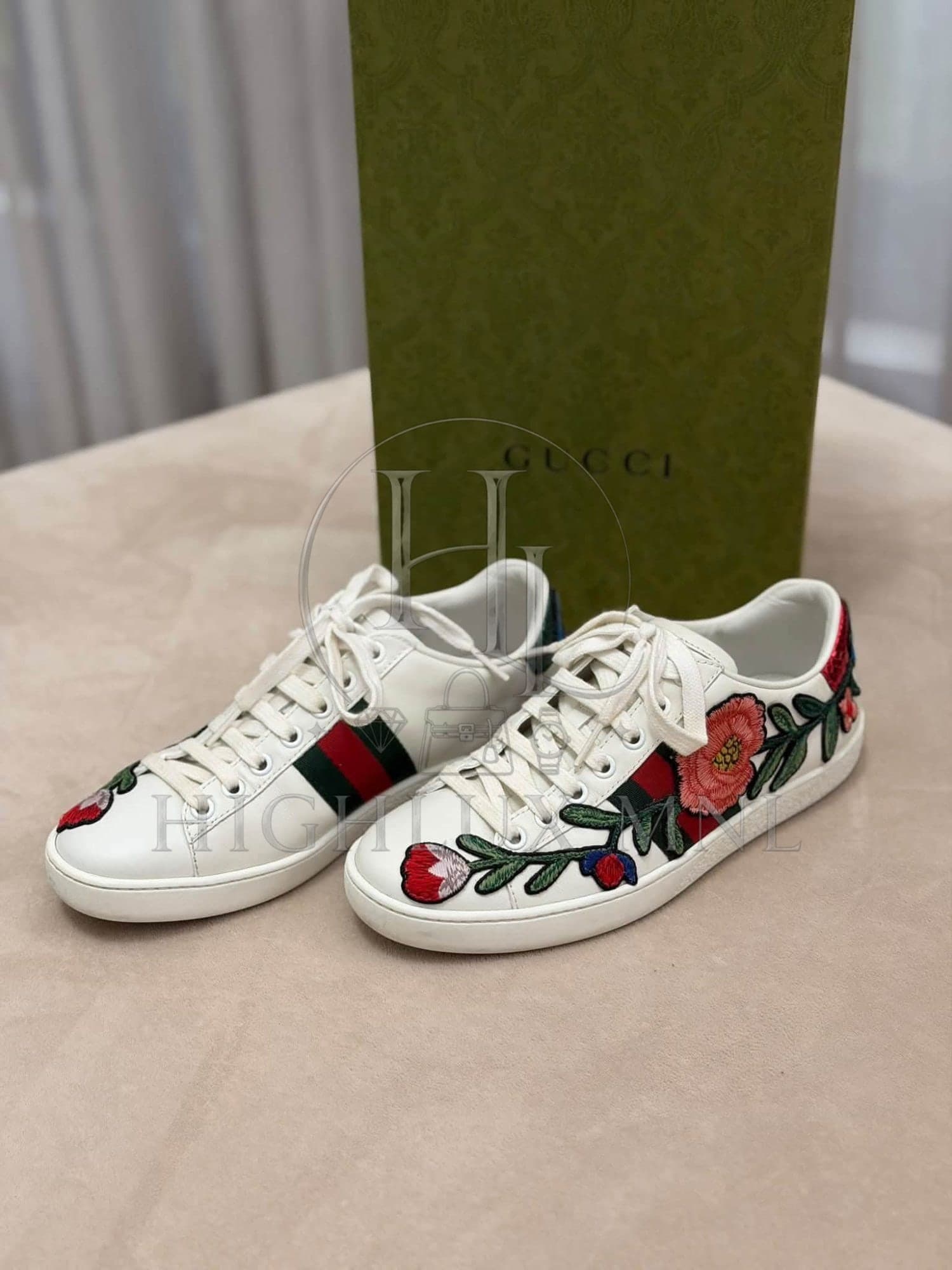 Gucci Tennis Shoes Flower Patch — photo 2