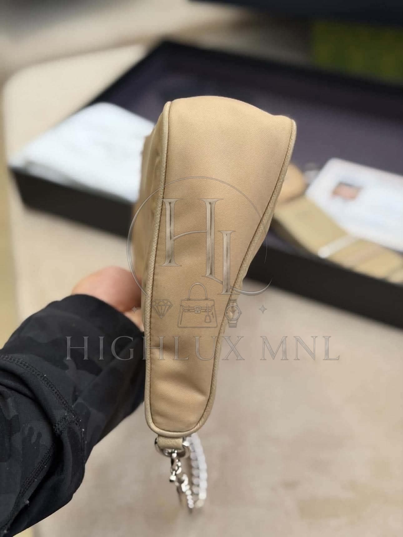 Prada Re-Edition 2005 Multipochette in Beige color — photo 8