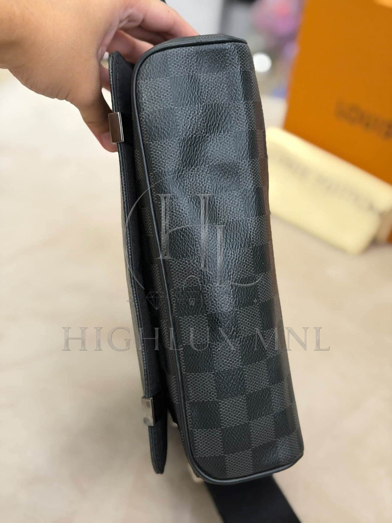 Louis Vuitton Graphite Damier District MM Messenger Bag — photo 6
