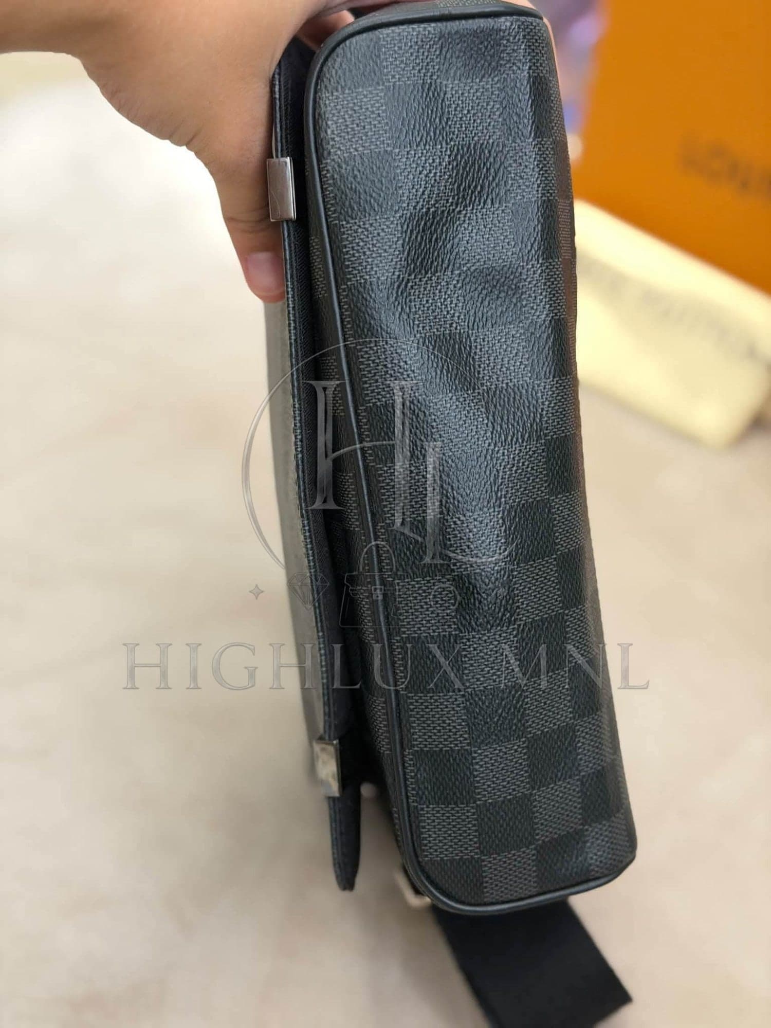 Louis Vuitton Graphite Damier District MM Messenger Bag — photo 5