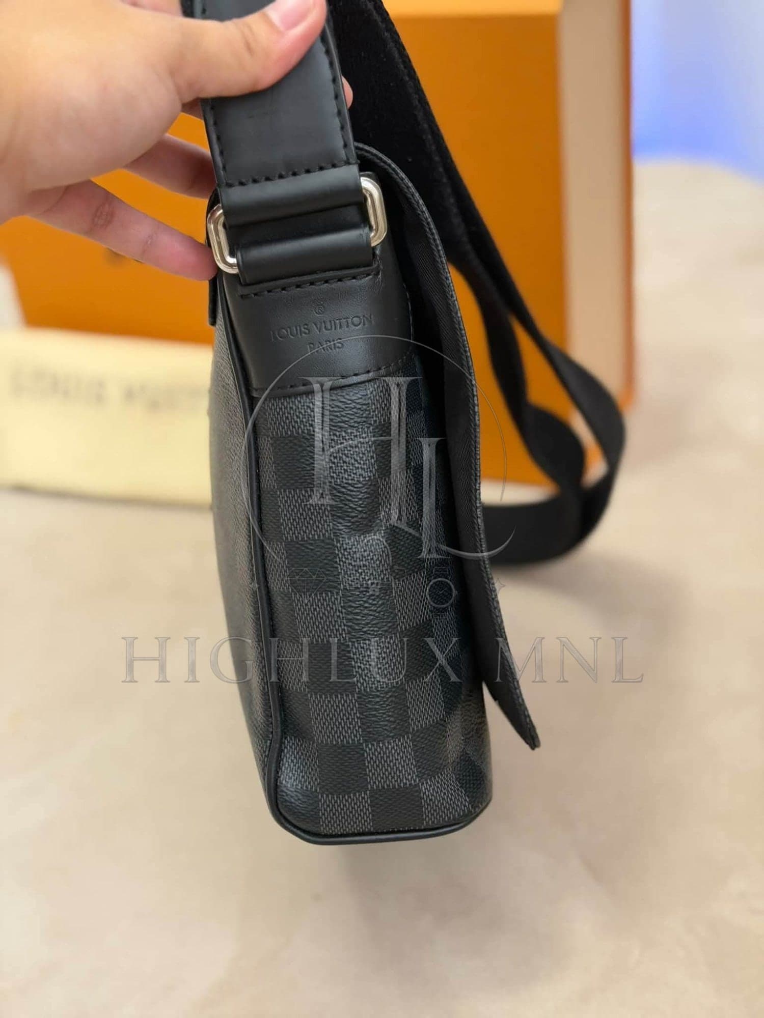 Louis Vuitton Graphite Damier District MM Messenger Bag — photo 3