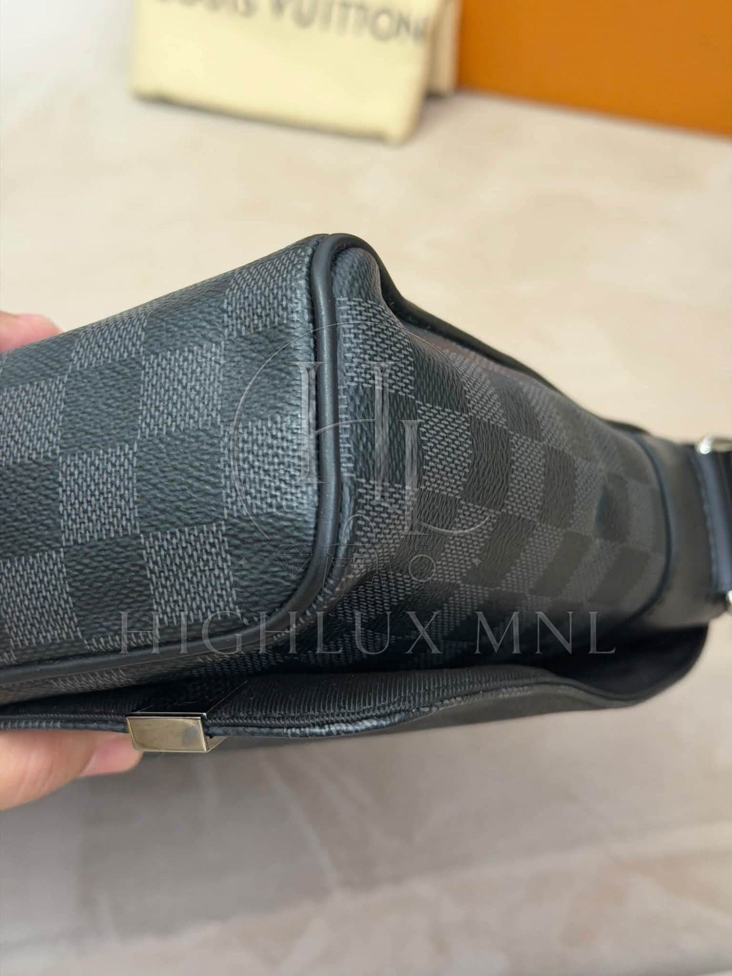 Louis Vuitton Graphite Damier District MM Messenger Bag — photo 8