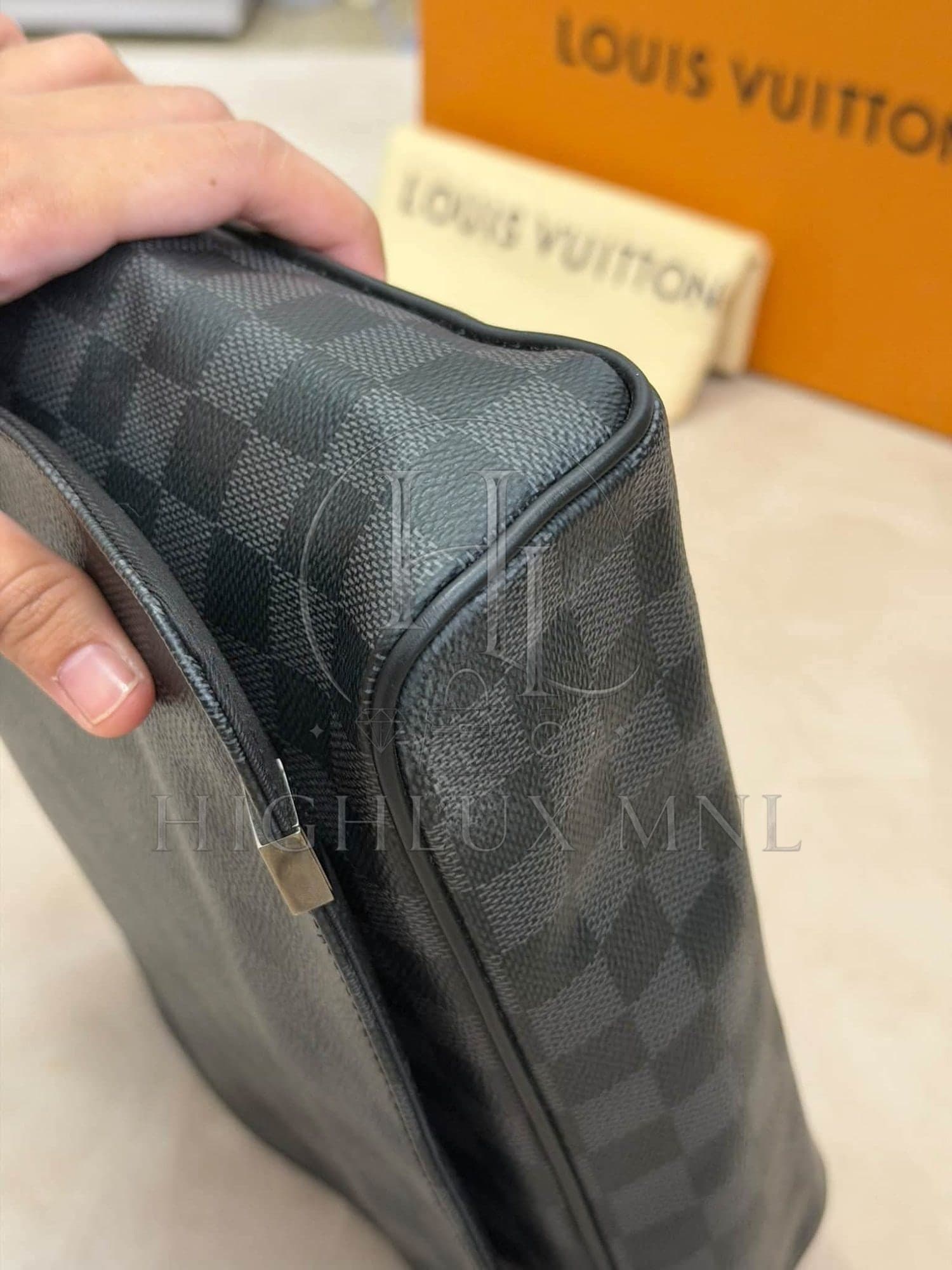 Louis Vuitton Graphite Damier District MM Messenger Bag — photo 7