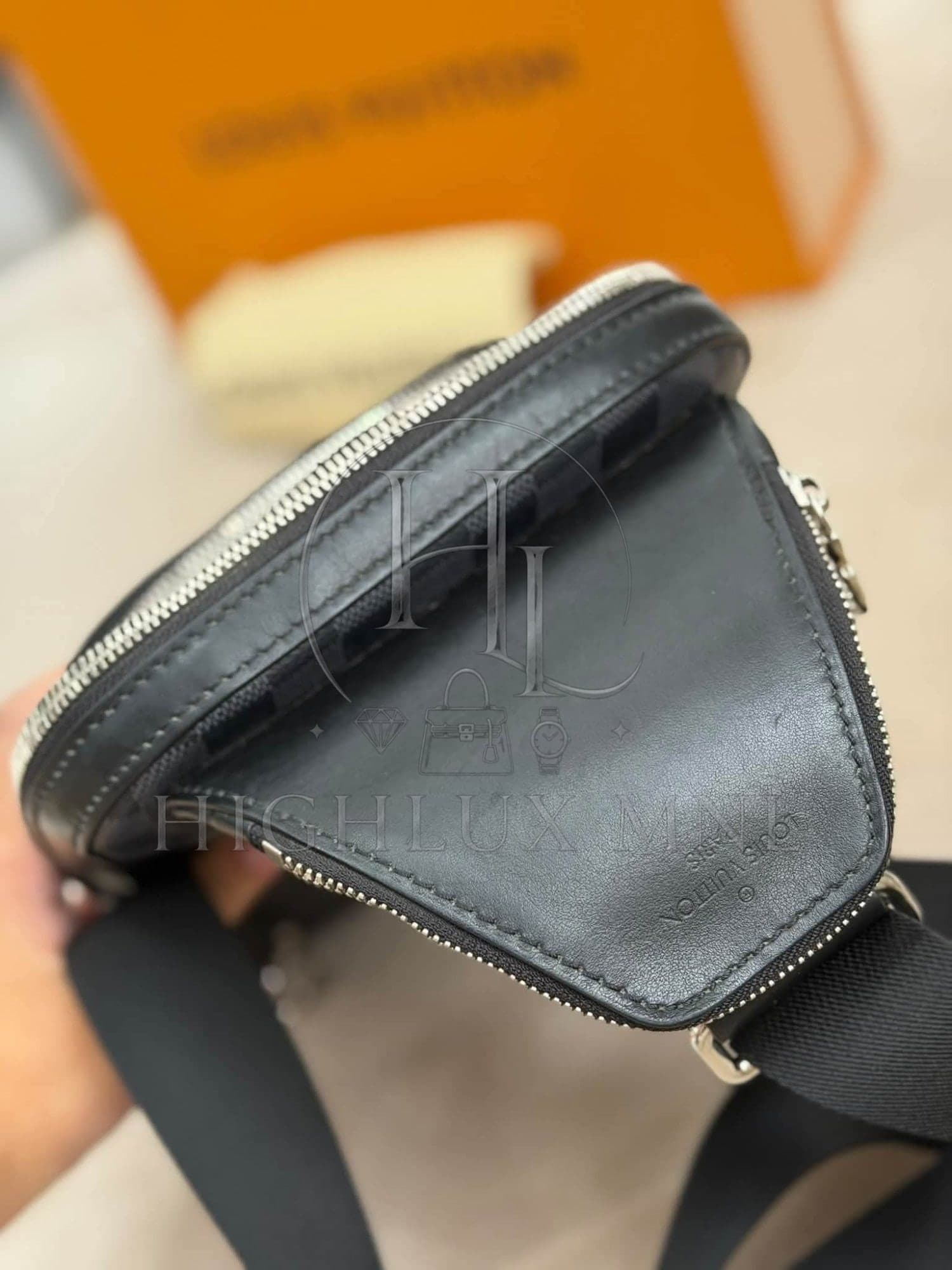 Louis Vuitton Graphite Damier Avenue Sling Bag — photo 9