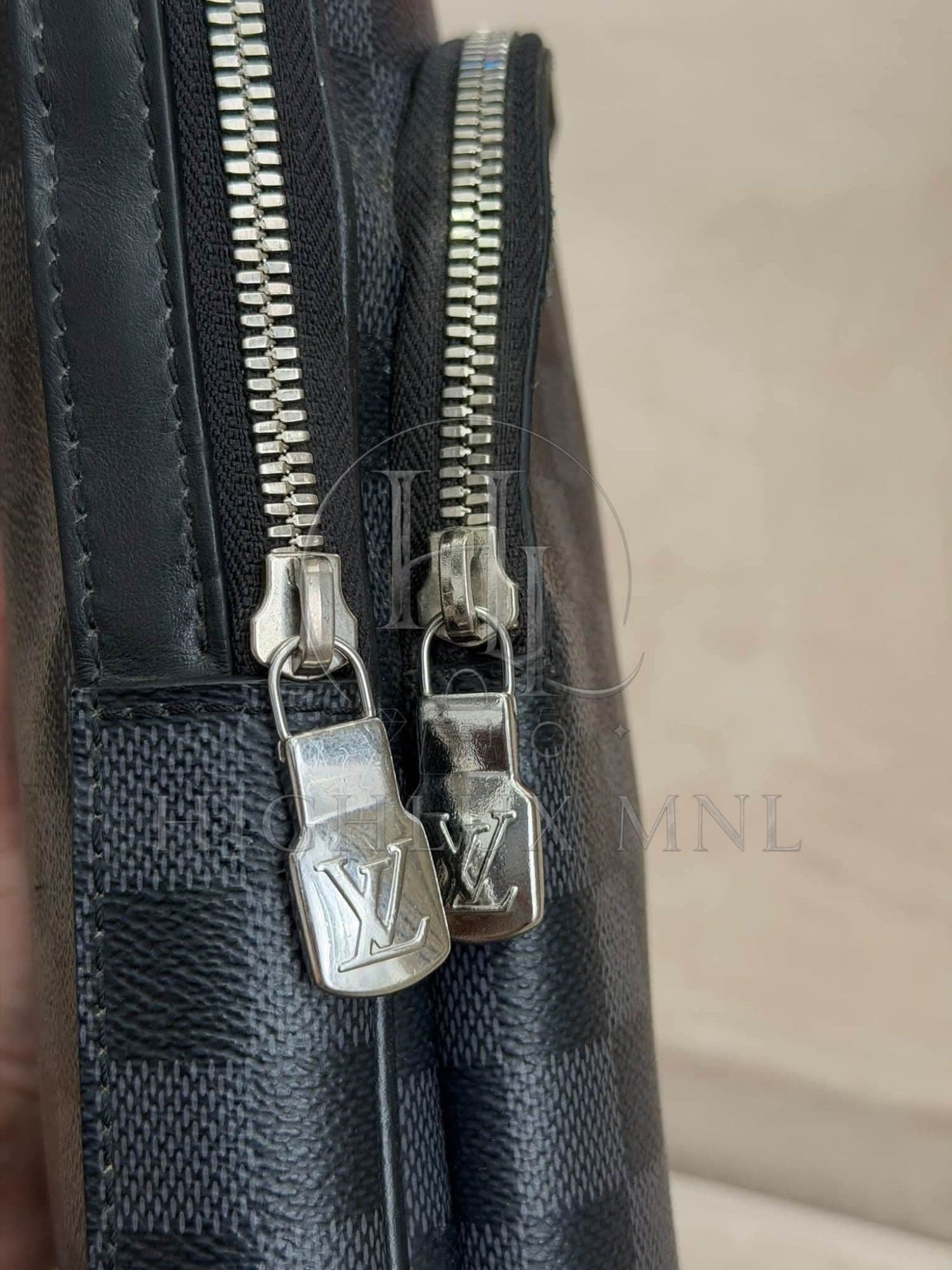 Louis Vuitton Graphite Damier Avenue Sling Bag — photo 12