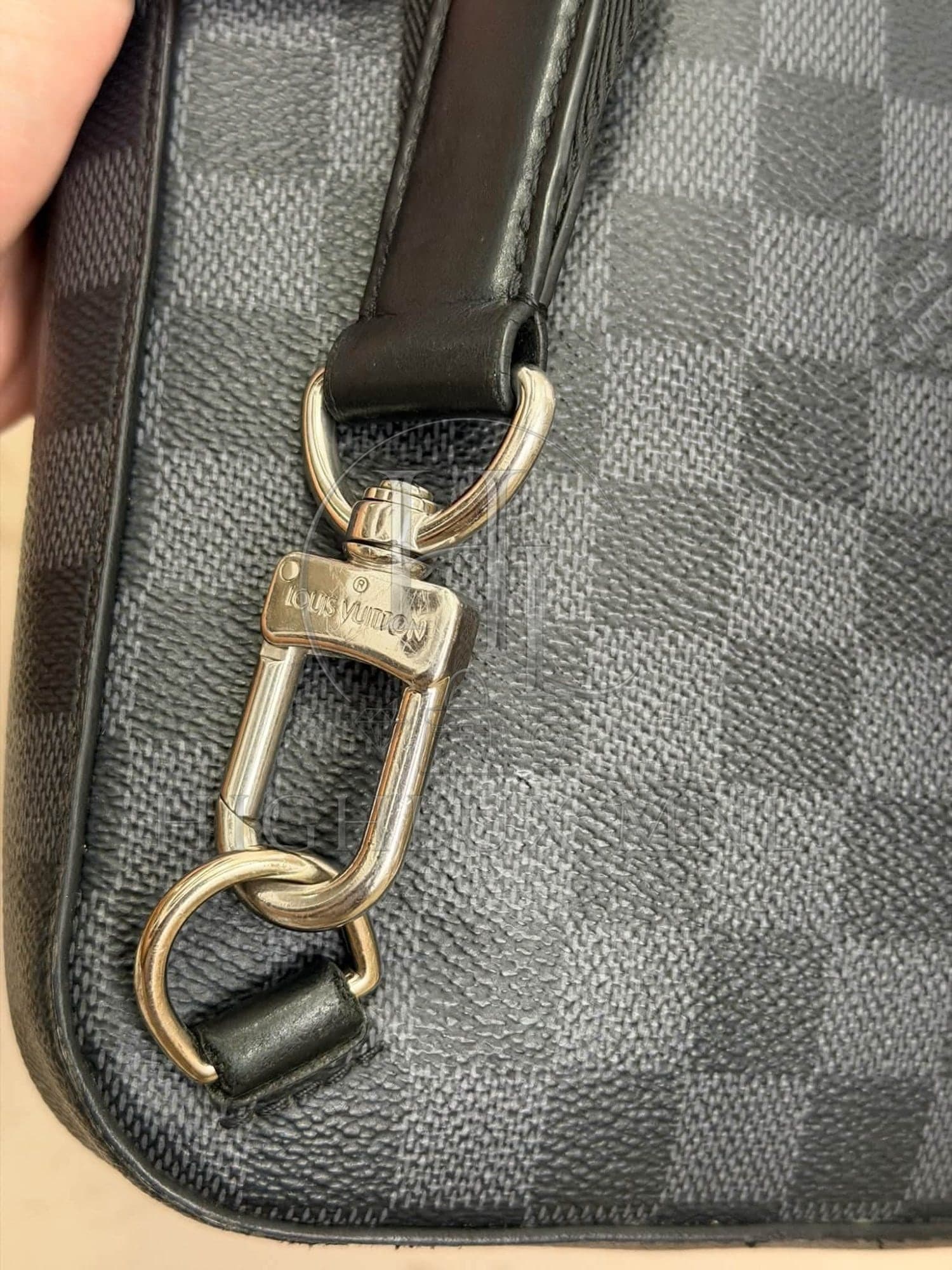 Louis Vuitton Graphite Damier Avenue Sling Bag — photo 13