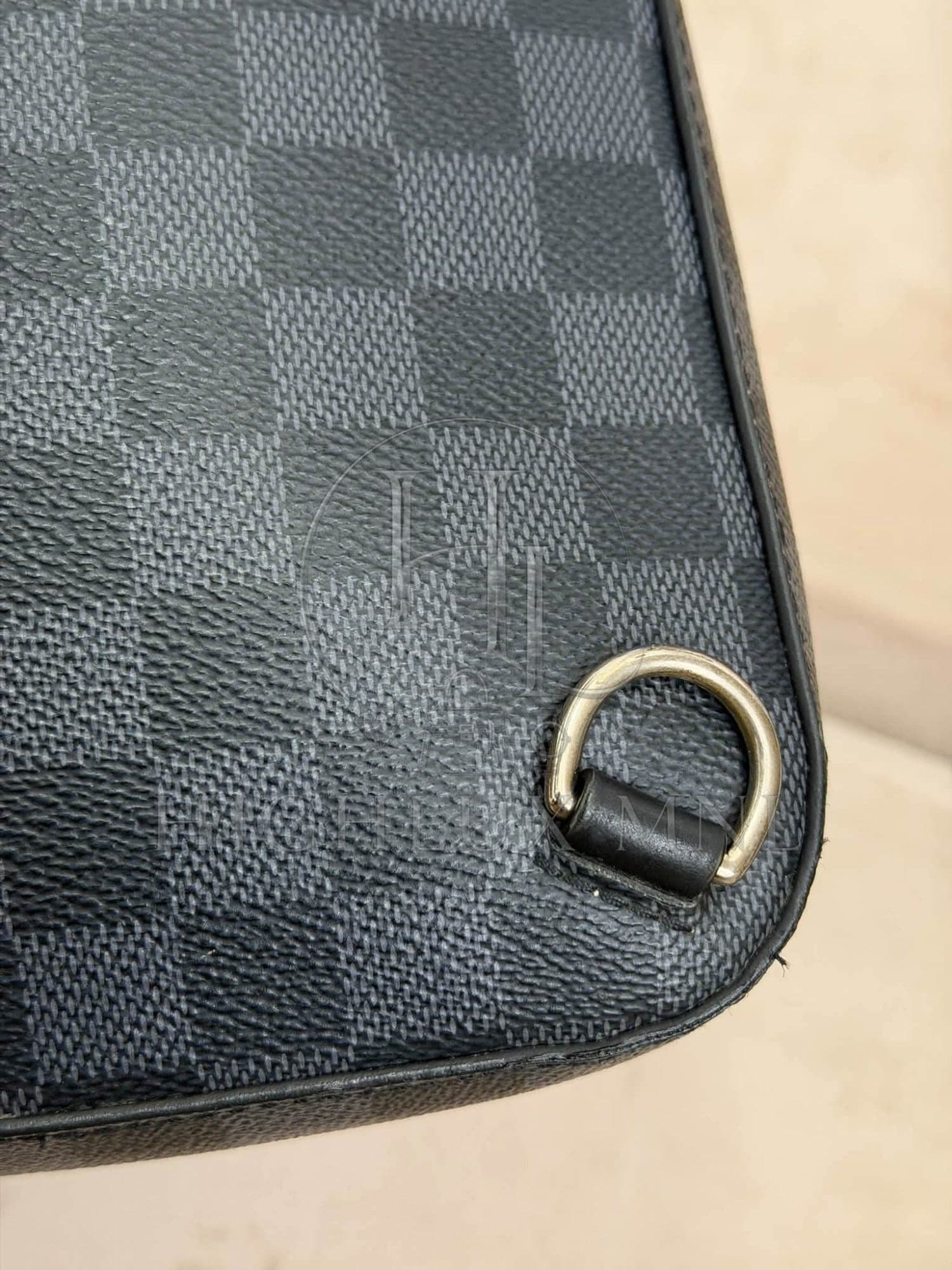 Louis Vuitton Graphite Damier Avenue Sling Bag — photo 14