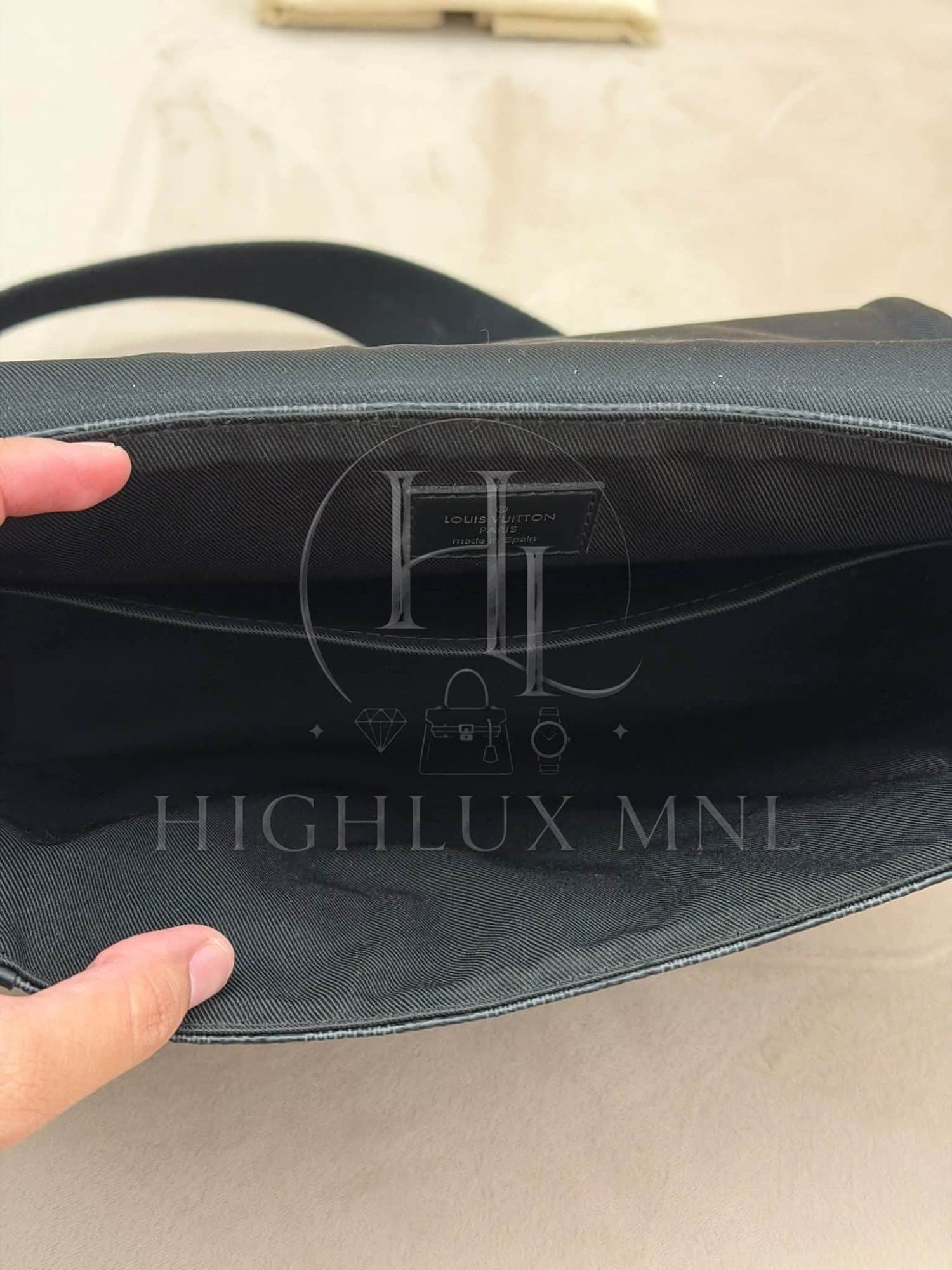 Louis Vuitton District PM Messenger Bag — photo 9