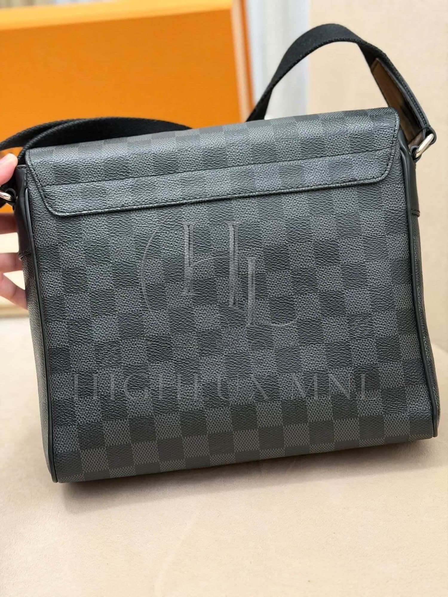 Louis Vuitton District PM Messenger Bag — photo 5