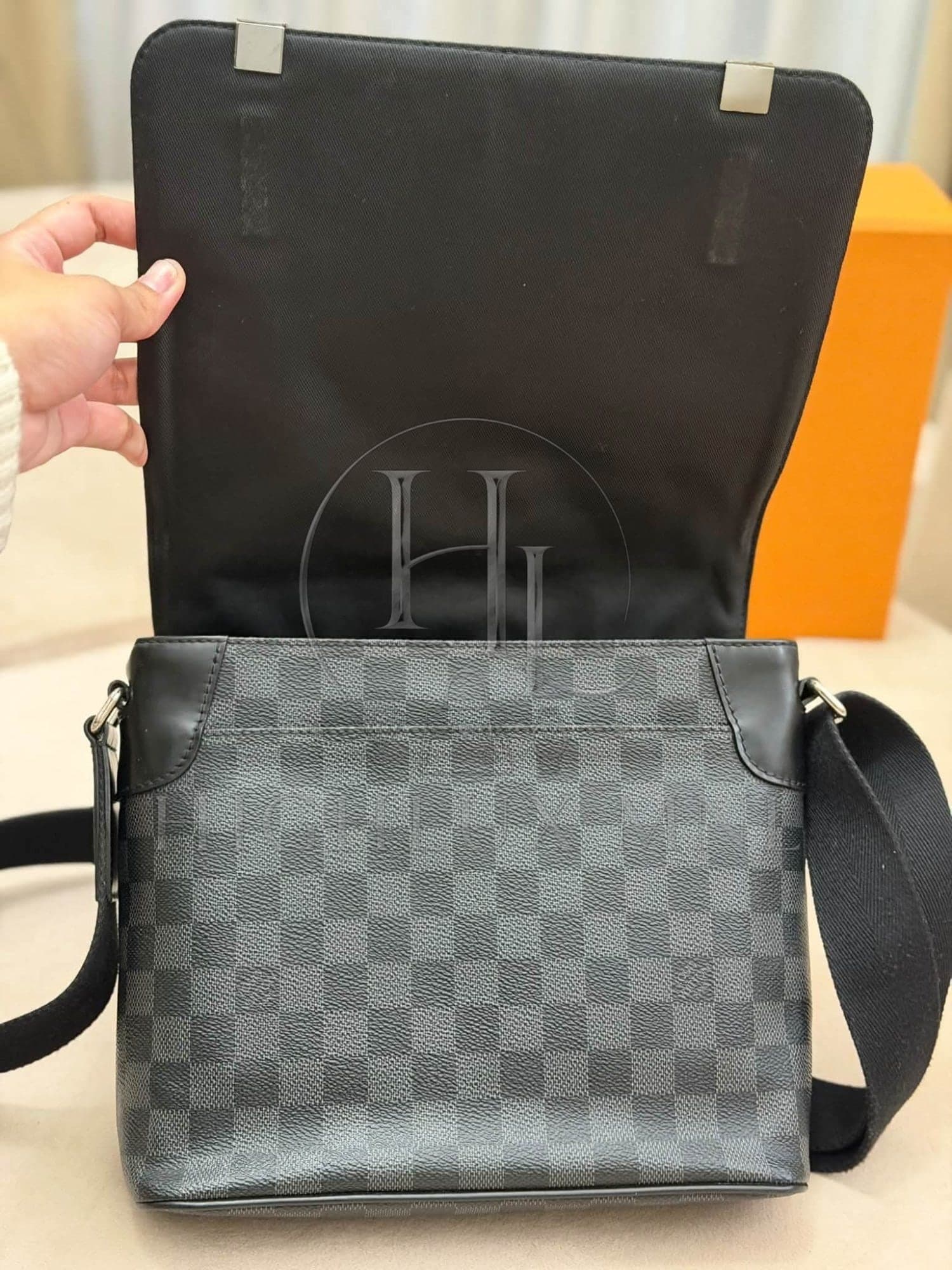 Louis Vuitton District PM Messenger Bag — photo 8