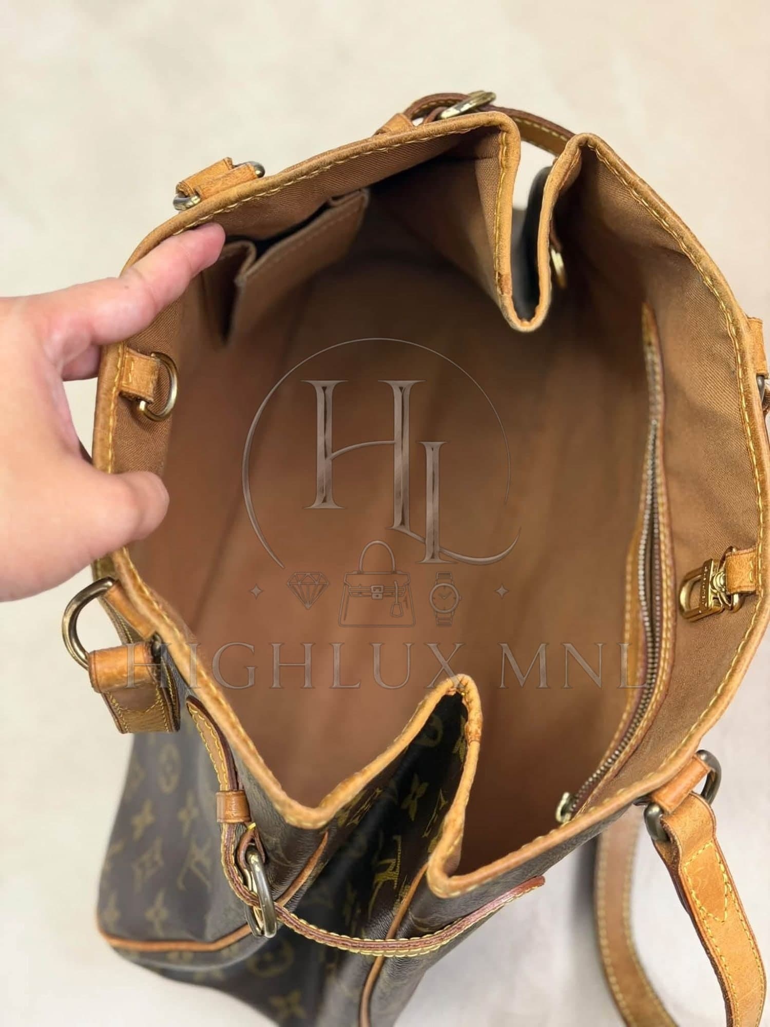 Louis Vuitton Batignolles Shoulder Bag — photo 11