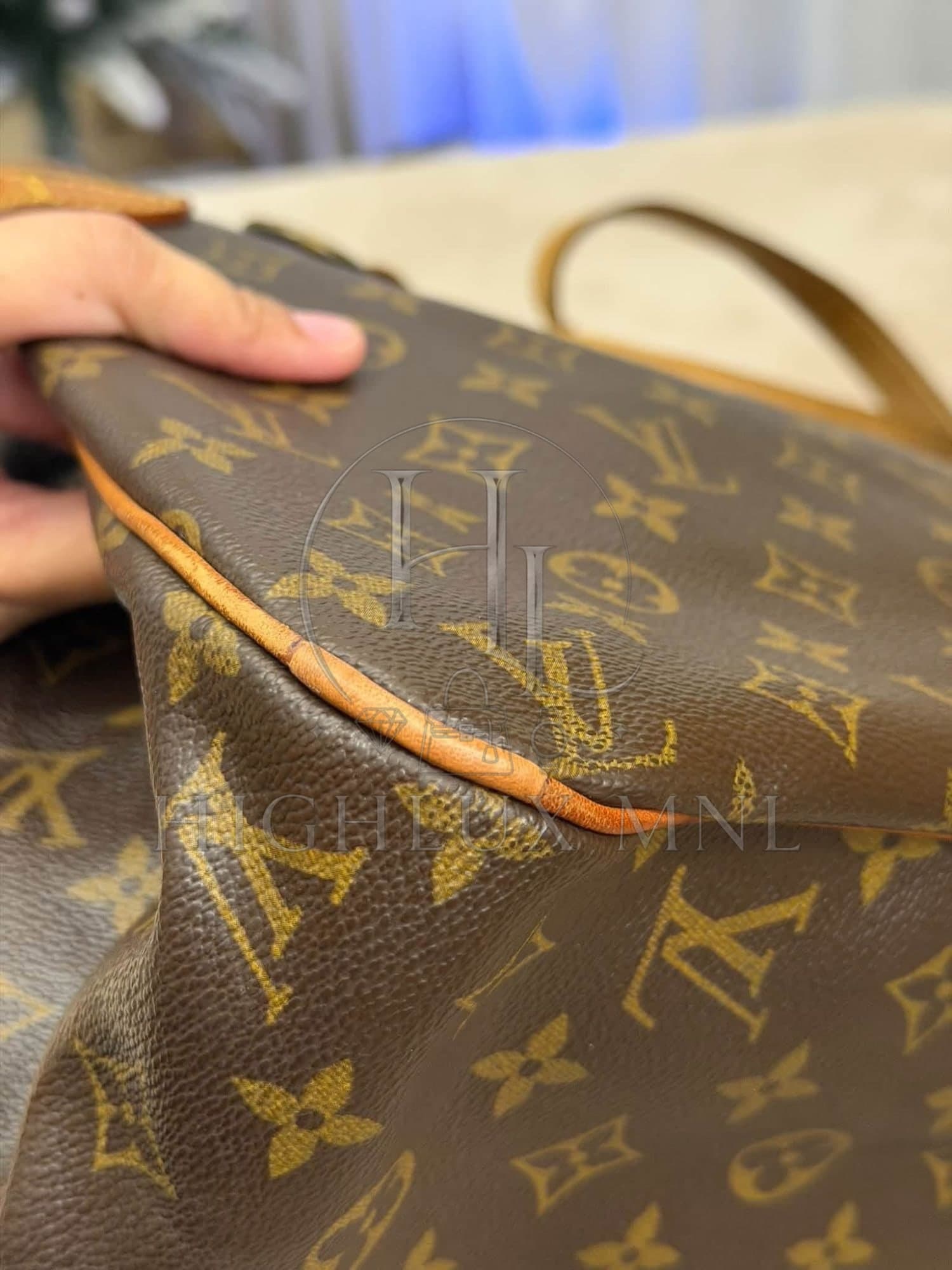 Louis Vuitton Batignolles Shoulder Bag — photo 9