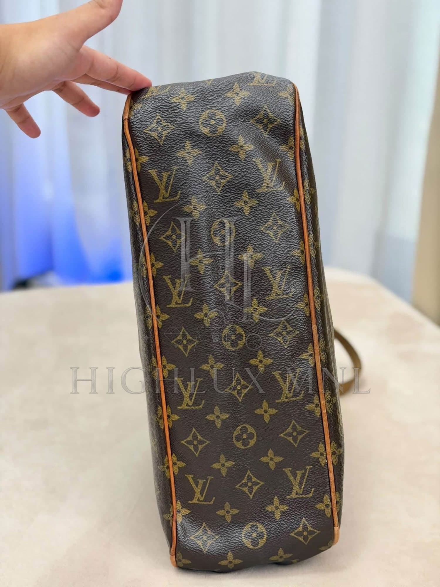 Louis Vuitton Batignolles Shoulder Bag — photo 5