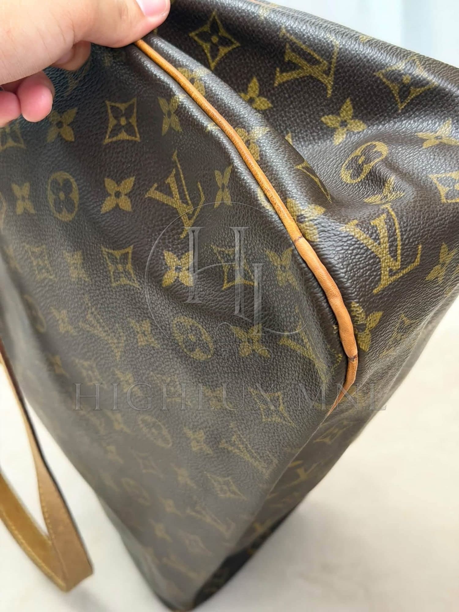 Louis Vuitton Batignolles Shoulder Bag — photo 7