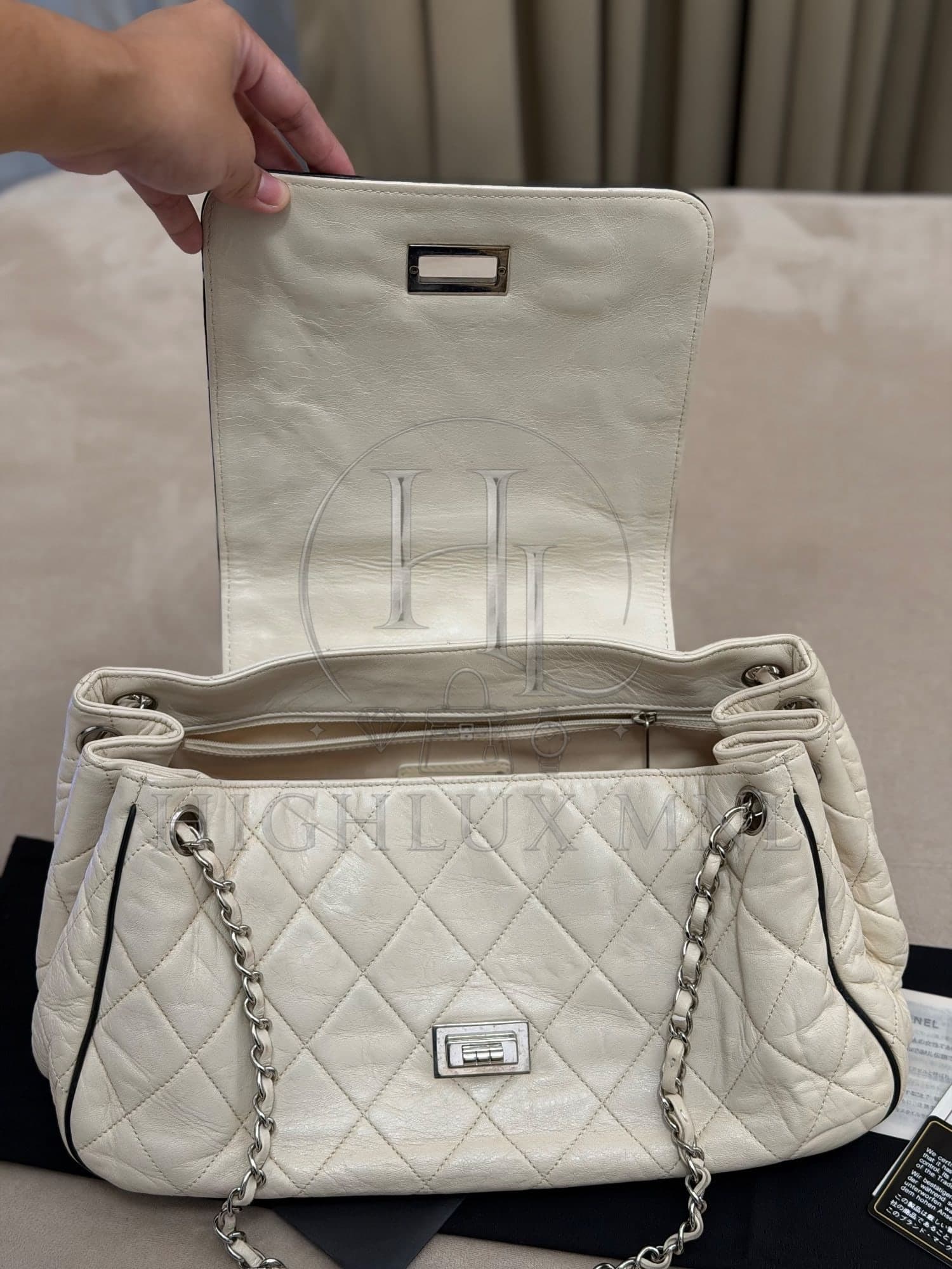 Chanel Reissue 2.55 Eastwest Flap — photo 13